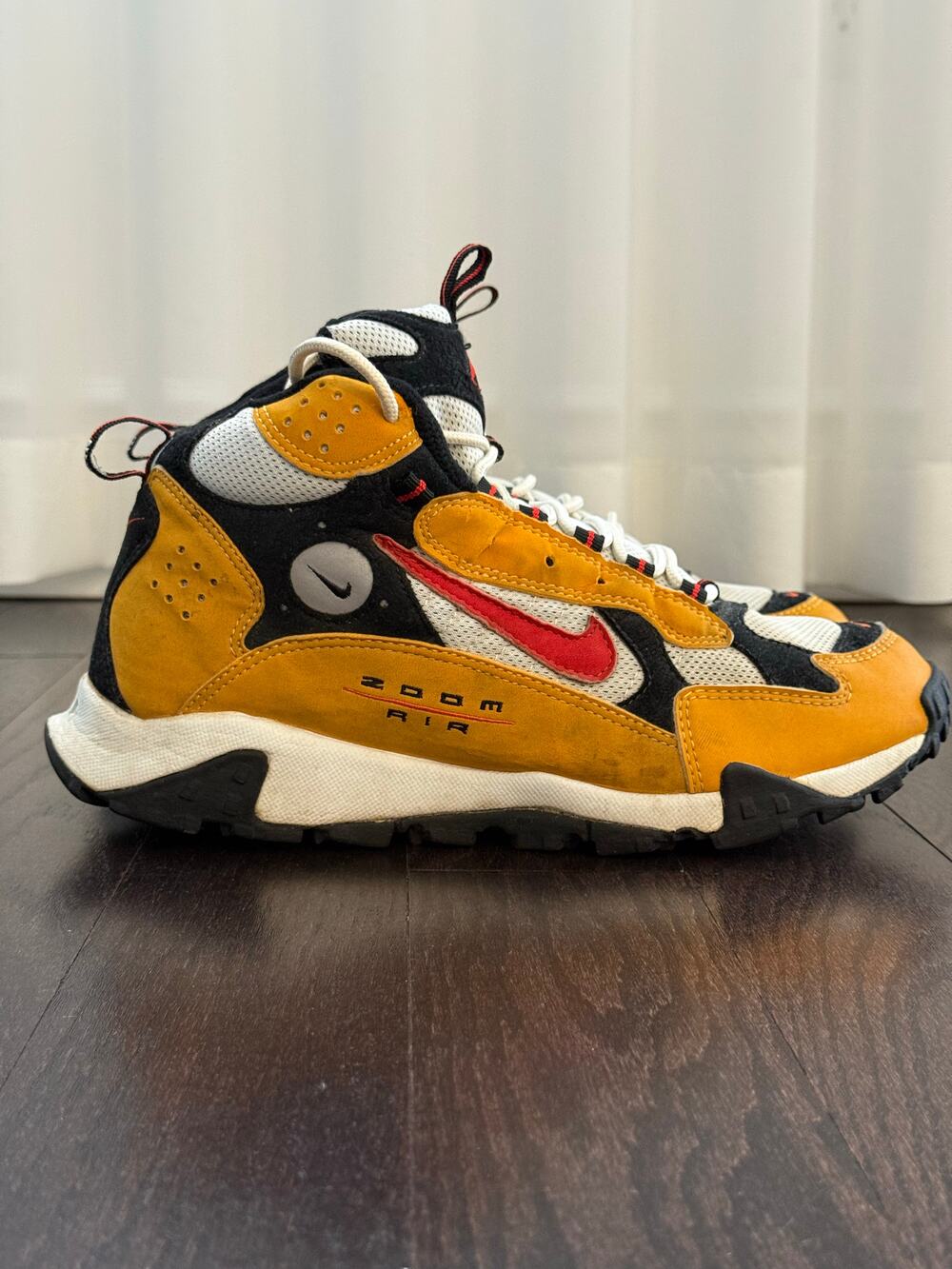 RARE Vintage 1997 Nike Air Zoom Sertig OG "Goldenrod / Red" (104084-161) - Size